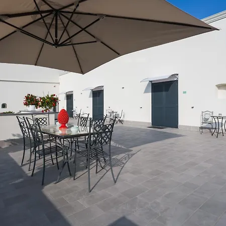 Palazzo Vesuviano 3*