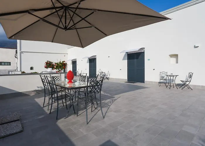 Palazzo Vesuviano 3*